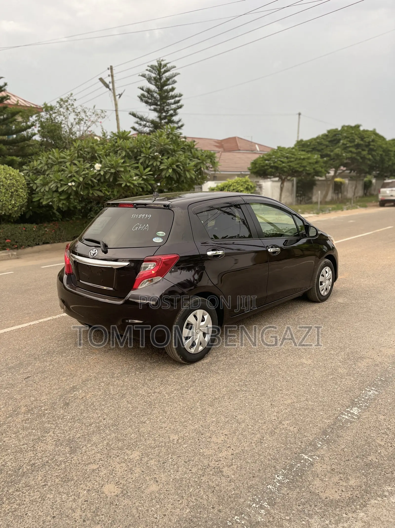 Toyota Vitz 1.3 FWD 5dr 2015 Burgundy