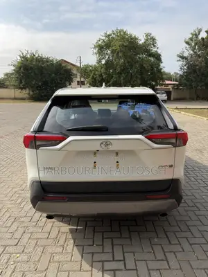 Toyota RAV4 2023 White