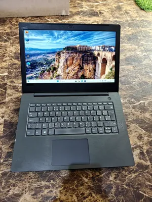 Laptop Lenovo V130-15IKB 8GB Intel Core i5 SSD 256GB
