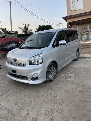 Toyota Voxy V 2WD 8-Seater 2011 Silver