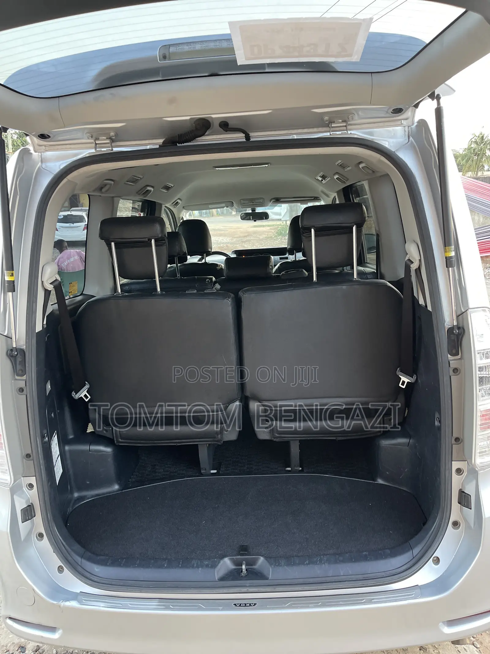 Toyota Voxy V 2WD 8-Seater 2011 Silver