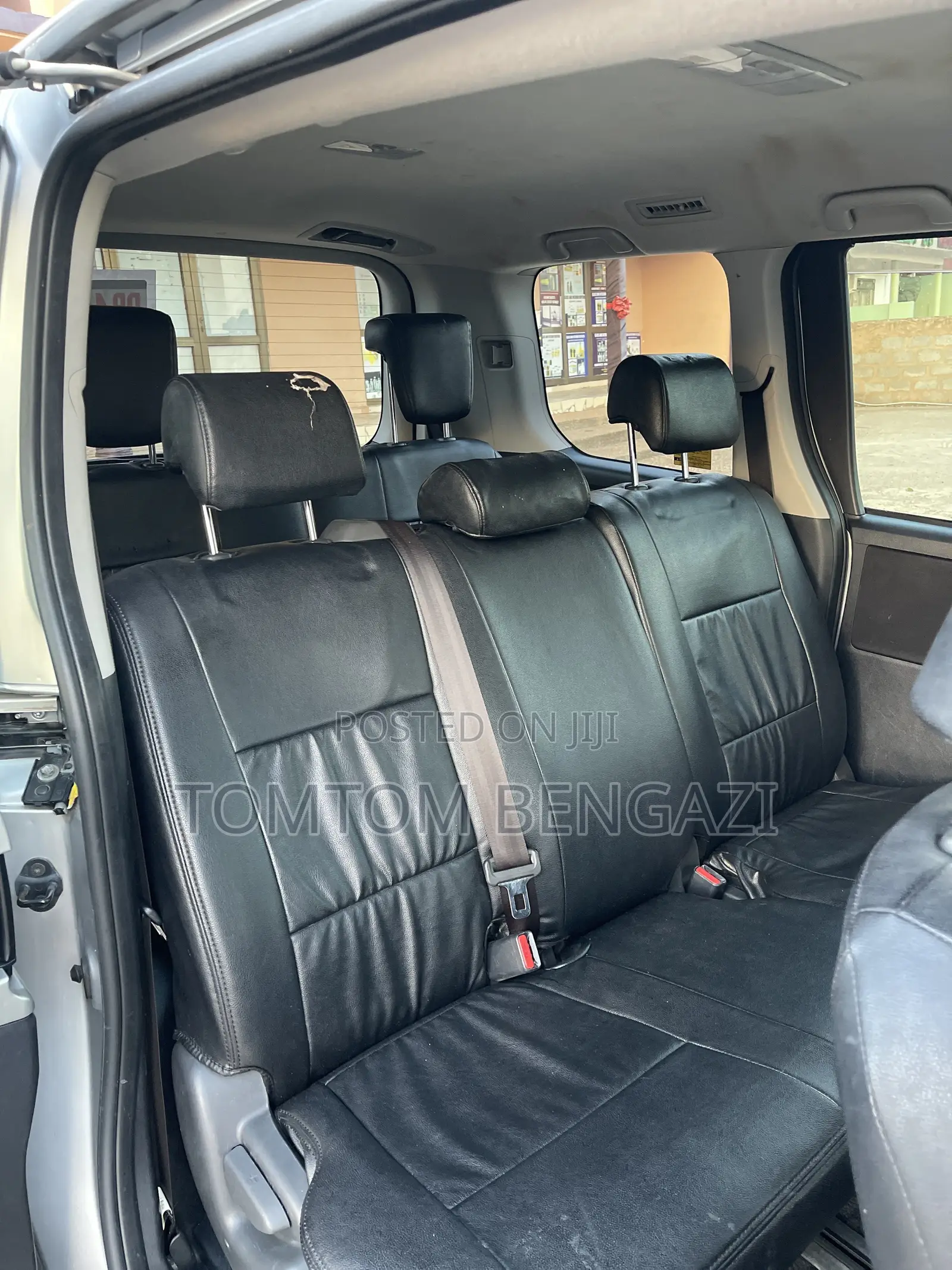 Toyota Voxy V 2WD 8-Seater 2011 Silver