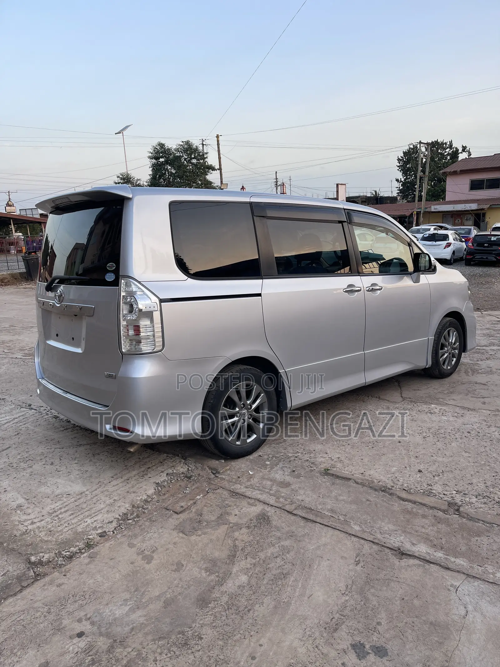 Toyota Voxy V 2WD 8-Seater 2011 Silver
