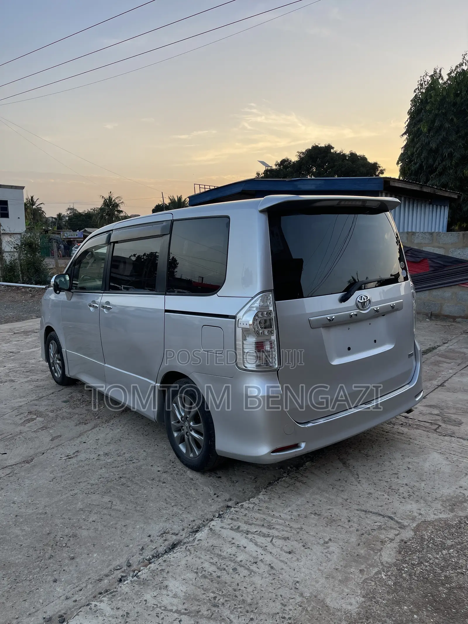 Toyota Voxy V 2WD 8-Seater 2011 Silver