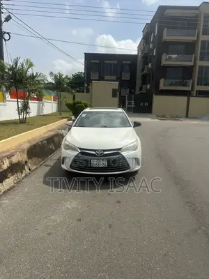Toyota Camry XLE 4dr Sedan (2.5L 4cyl 6A) 2016 White