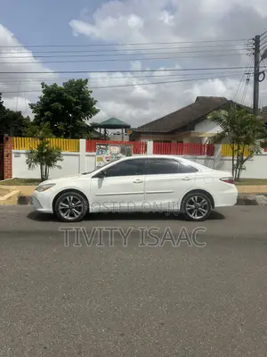 Toyota Camry XLE 4dr Sedan (2.5L 4cyl 6A) 2016 White