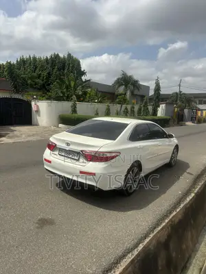 Toyota Camry XLE 4dr Sedan (2.5L 4cyl 6A) 2016 White