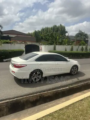 Toyota Camry XLE 4dr Sedan (2.5L 4cyl 6A) 2016 White