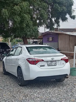 Toyota Corolla S 4dr Sedan (1.8L 4cyl CVT) 2015 White