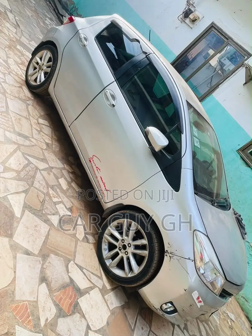Toyota Vitz 2012 Silver