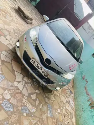 Toyota Vitz 2012 Silver