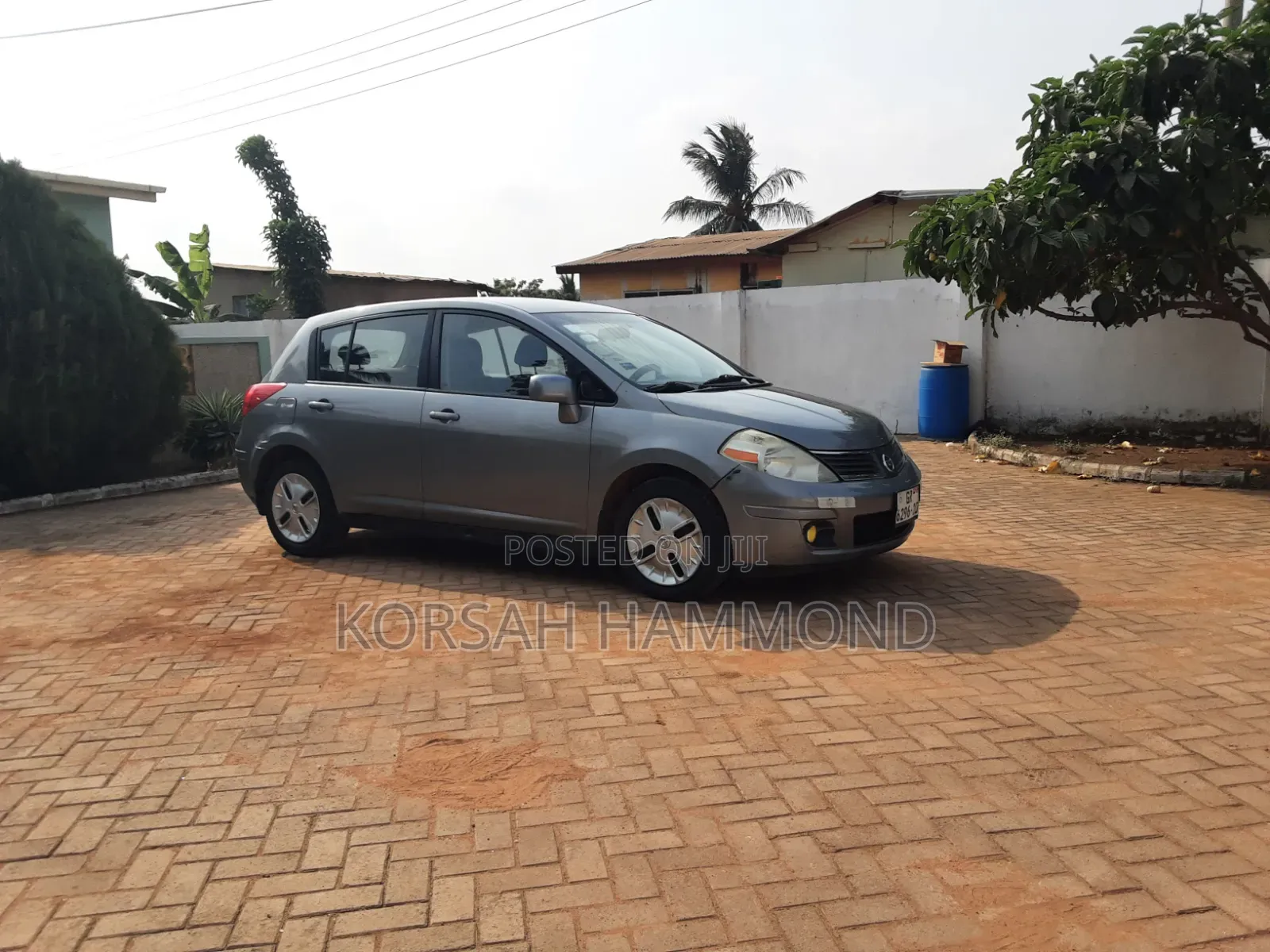 Nissan Versa 1.8 S Hatchback 2011 Gray
