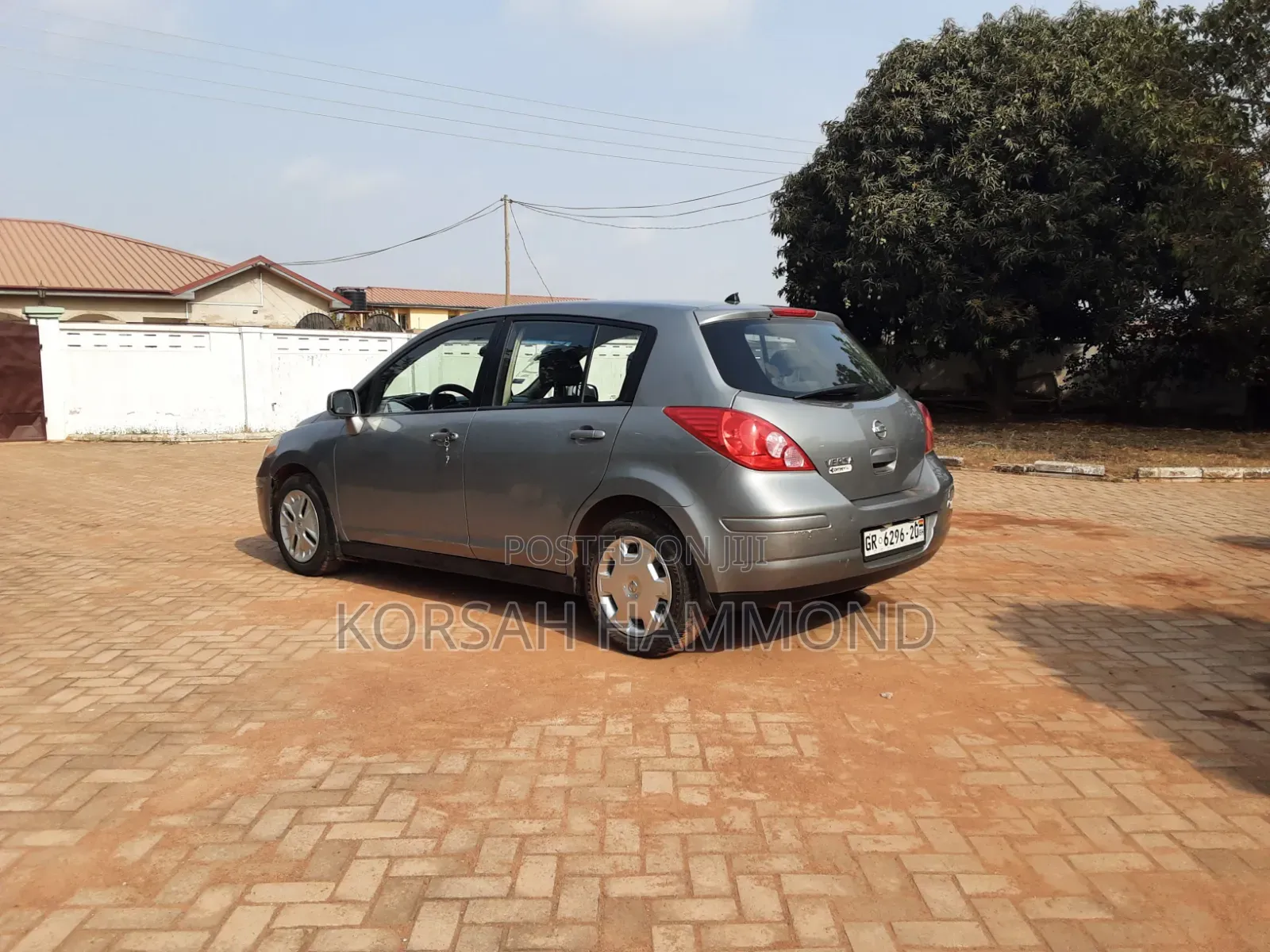 Nissan Versa 1.8 S Hatchback 2011 Gray