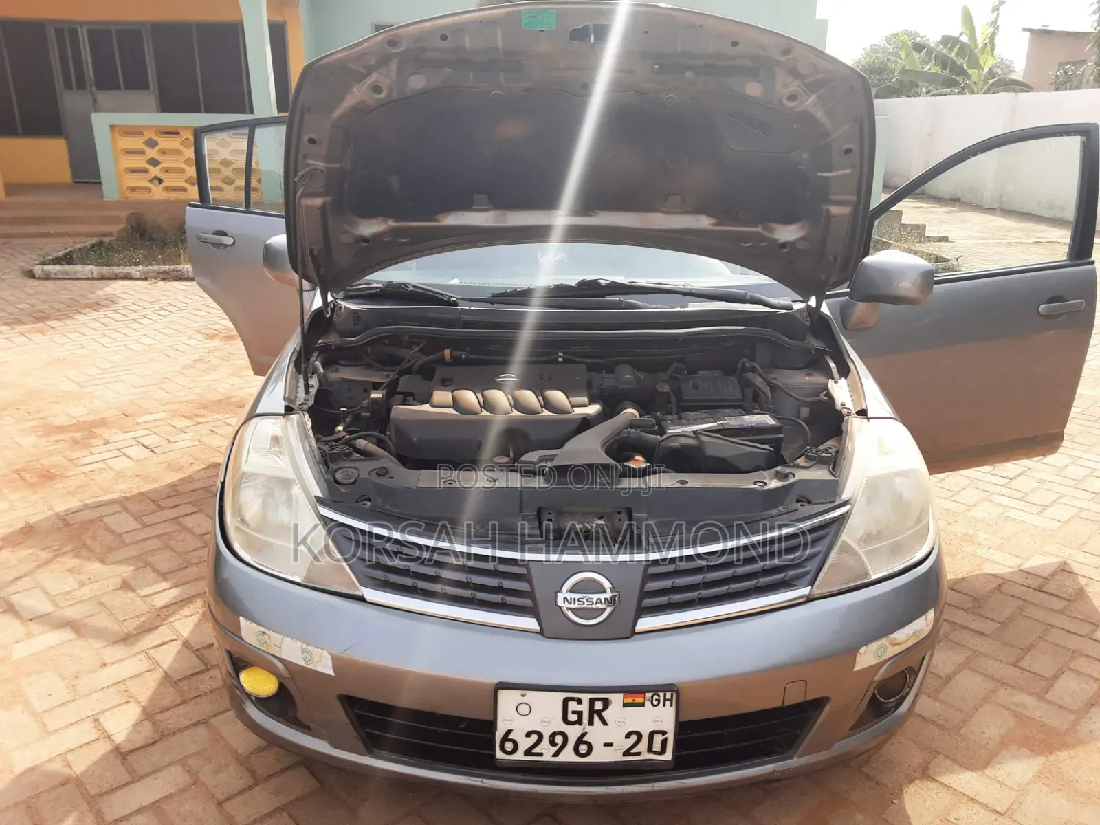 Nissan Versa 1.8 S Hatchback 2011 Gray