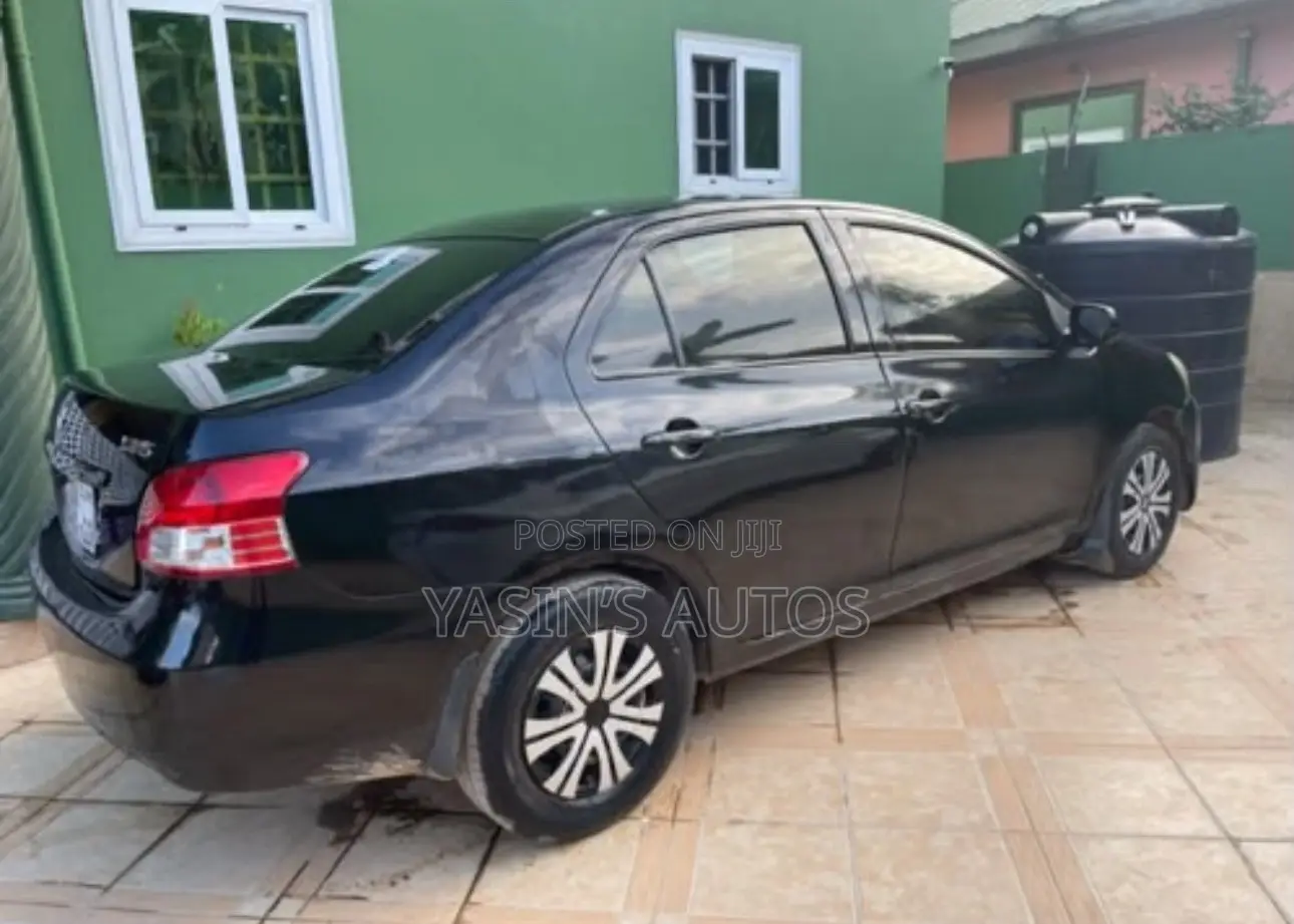 Toyota Yaris 2010 Black