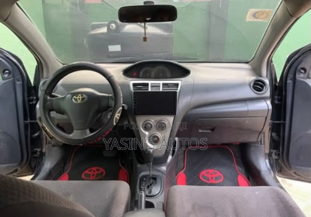 Toyota Yaris 2010 Black