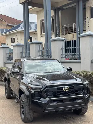 Toyota Tacoma 2024 Black
