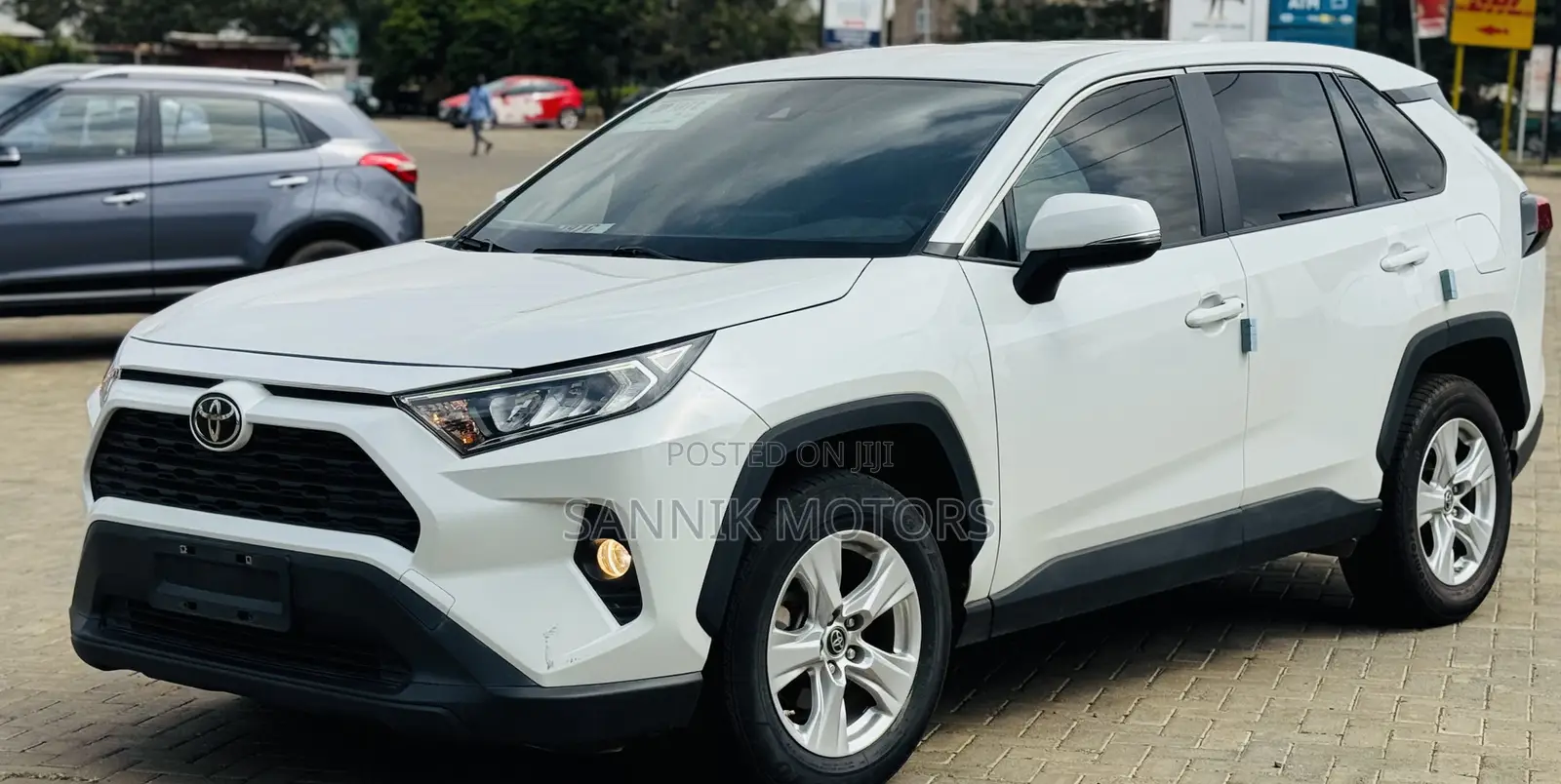 Toyota RAV4 LE AWD 2023 White