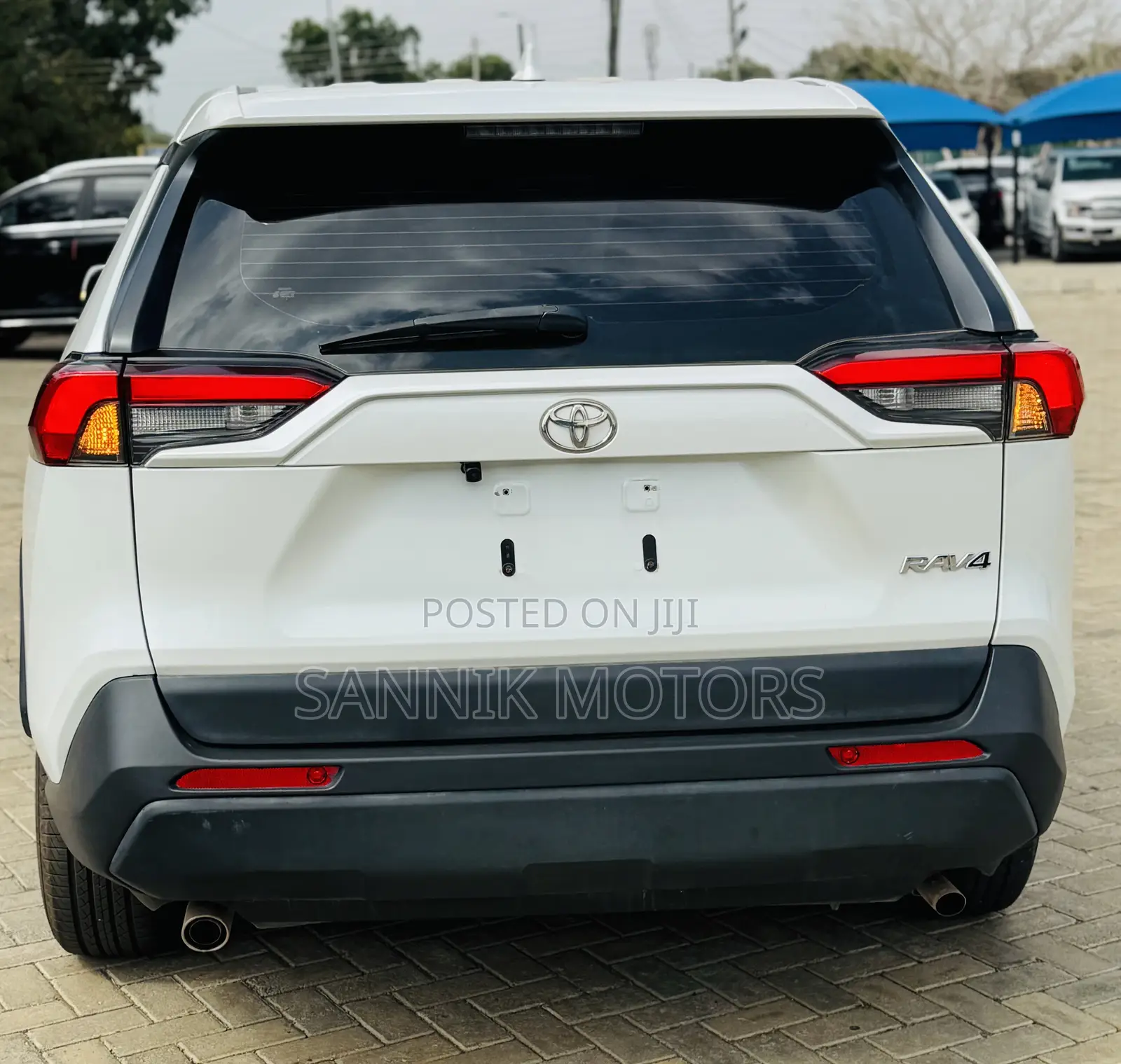 Toyota RAV4 LE AWD 2023 White