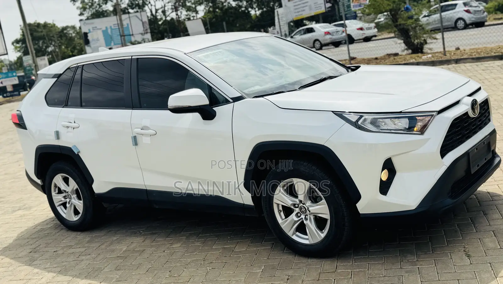 Toyota RAV4 LE AWD 2023 White
