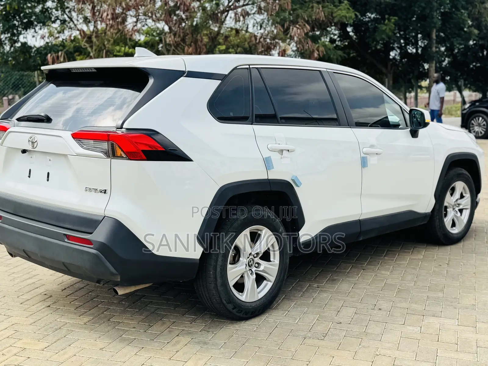 Toyota RAV4 LE AWD 2023 White