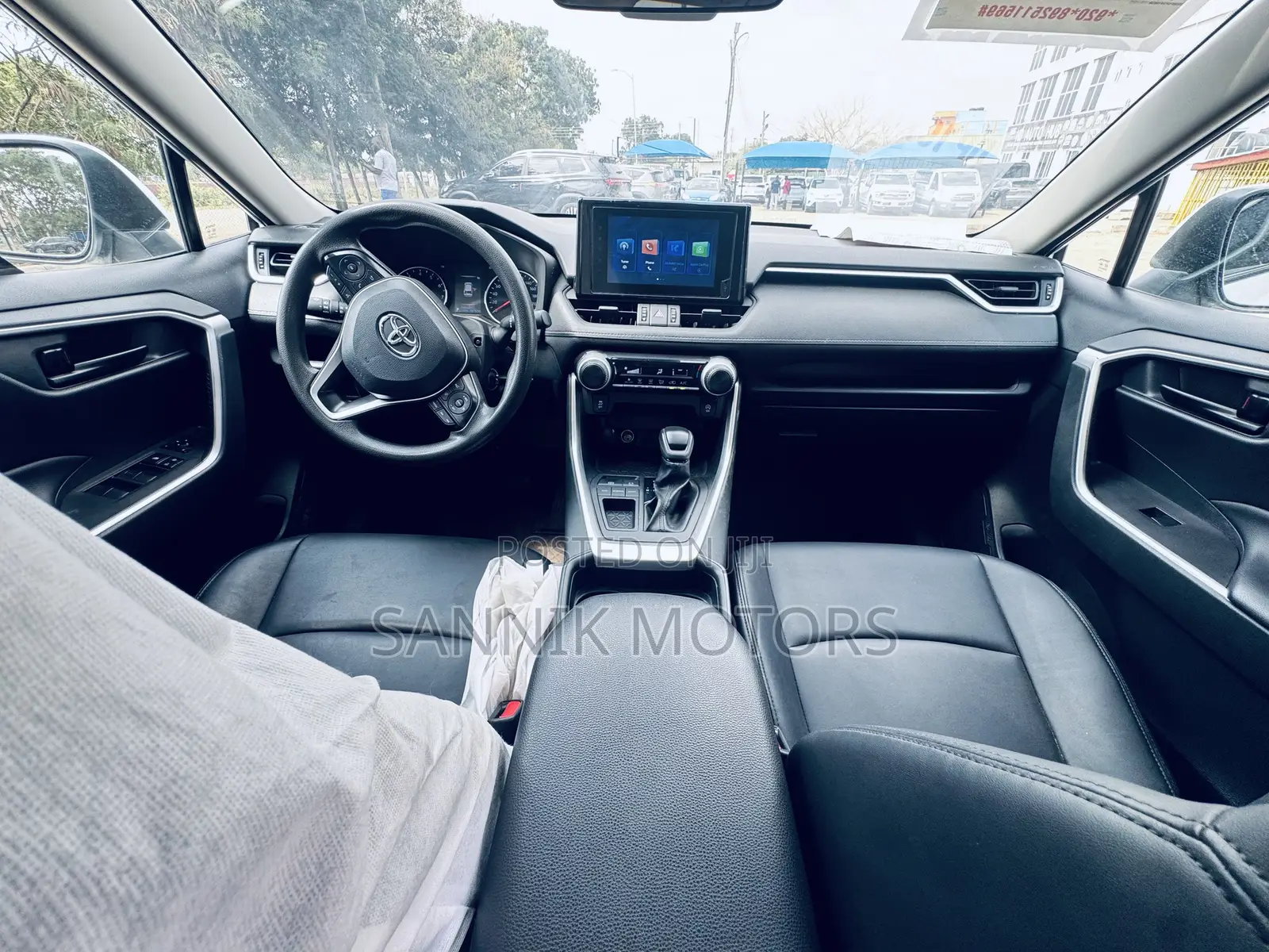 Toyota RAV4 LE AWD 2023 White