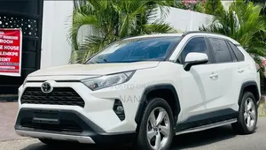 Toyota RAV4 XLE AWD 2020 White
