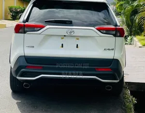 Toyota RAV4 XLE AWD 2020 White
