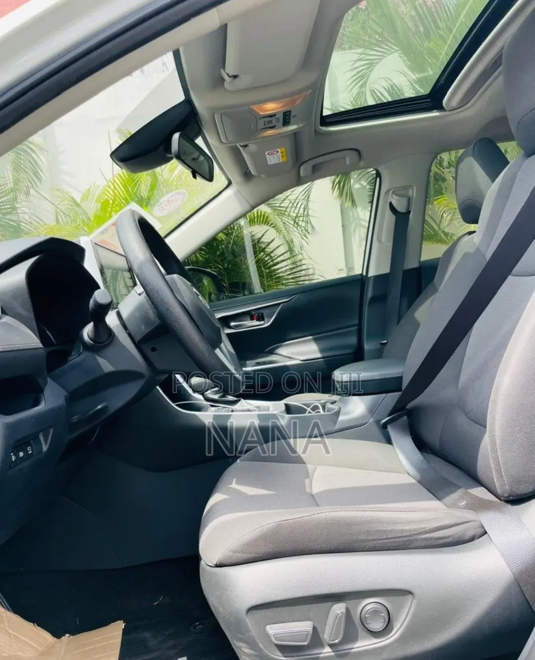 Toyota RAV4 XLE AWD 2020 White