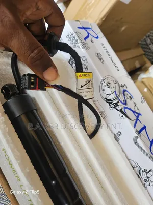 Hyundai Santa Fe 2013/2015/2018 Electronic Boot Shocks