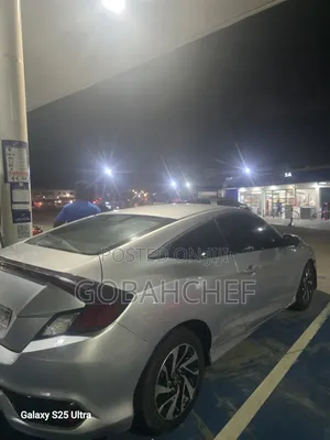 Honda Civic EX Hatchback 2018 Gray