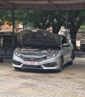 Honda Civic EX Hatchback 2018 Gray