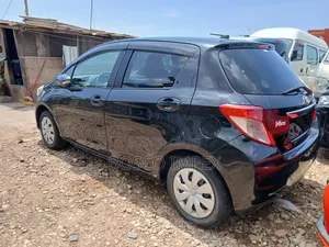 Toyota Vitz 1.3 FWD 5dr 2014 Black