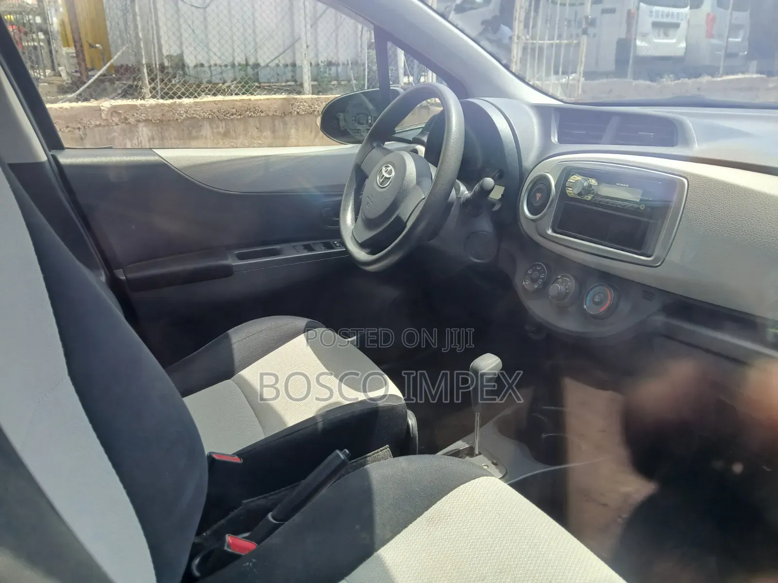 Toyota Vitz 1.3 FWD 5dr 2014 Black