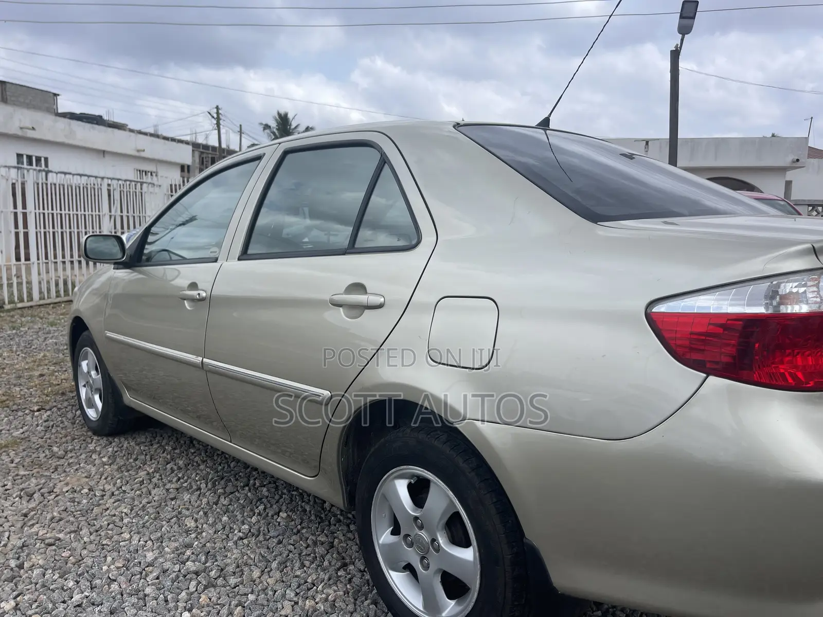 Toyota Vios 2010 Gold