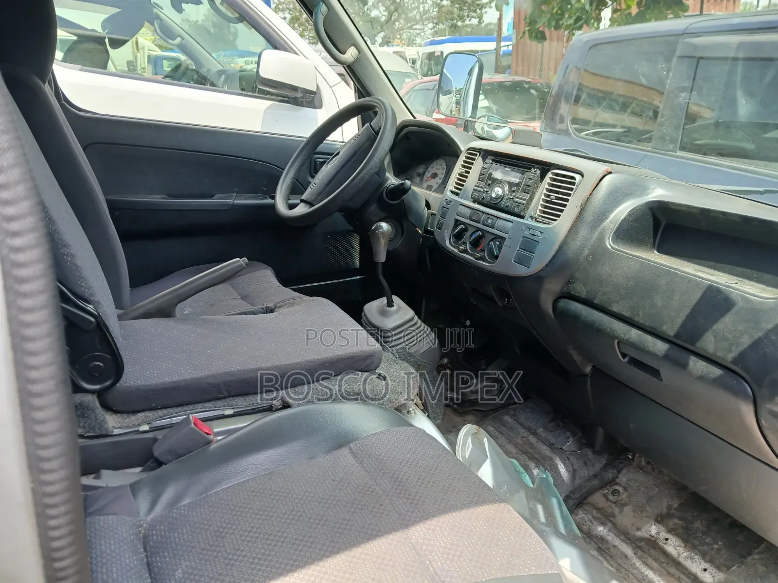 Nissan Caravan (Urvan) 2010 Silver