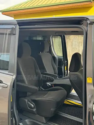 Toyota Voxy 2013 Gray