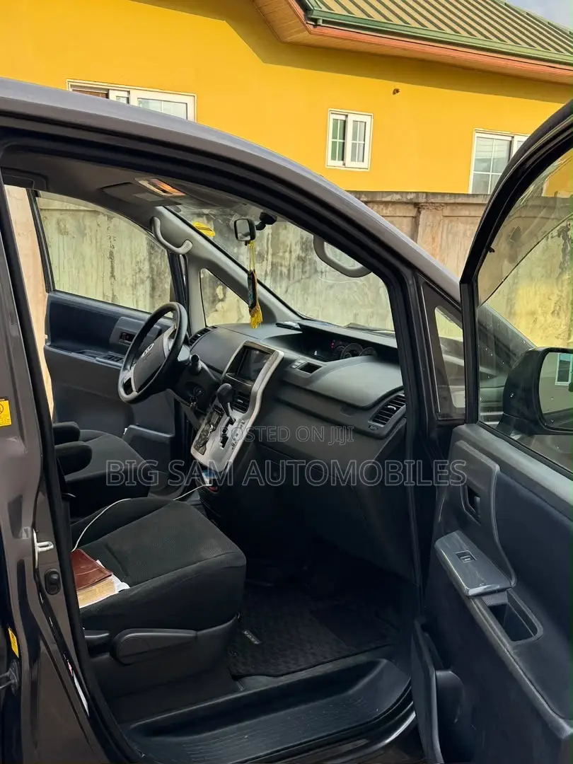 Toyota Voxy 2013 Gray