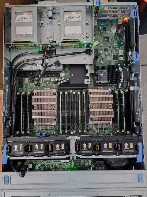 Server Dell PowerEdge R740 96GB Intel Xeon SSHD+SSD 3T