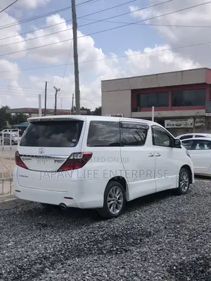 Toyota Alphard 2012 Off white