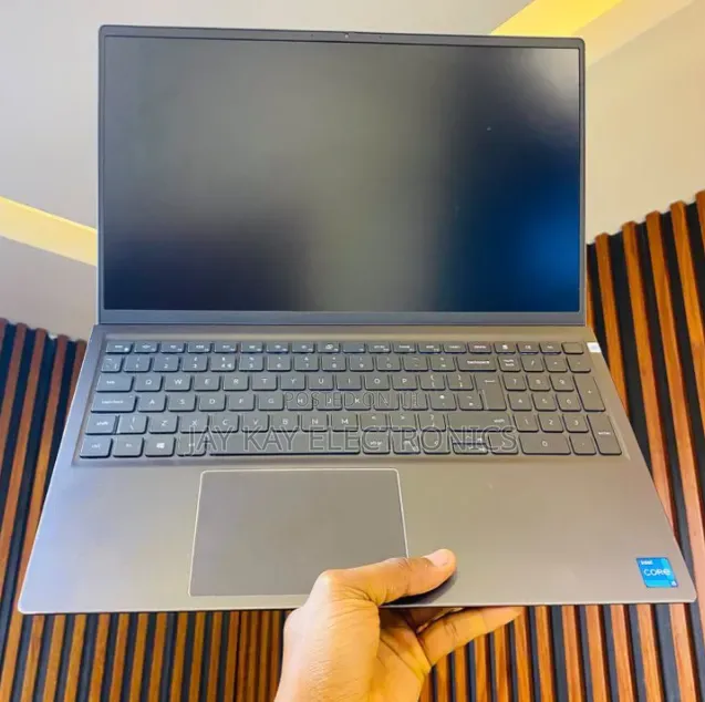 Laptop Dell Vostro 5481 16GB Intel Core i5 SSD 256GB