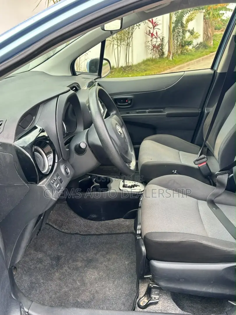 Toyota Vitz 2014 Blue