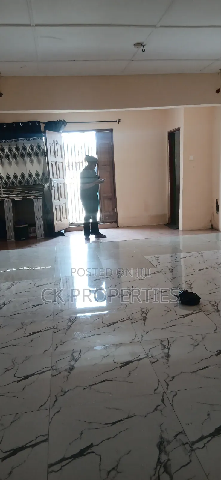 Mini Flat in Pillar 2 for rent