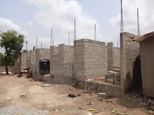 4bdrm Apartment in Lake Side Estate for sale