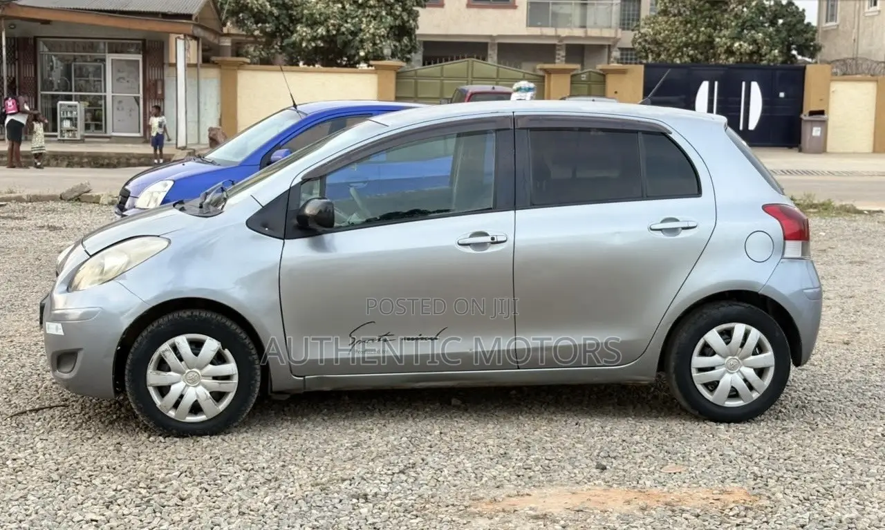 Toyota Vitz 2010 Gray