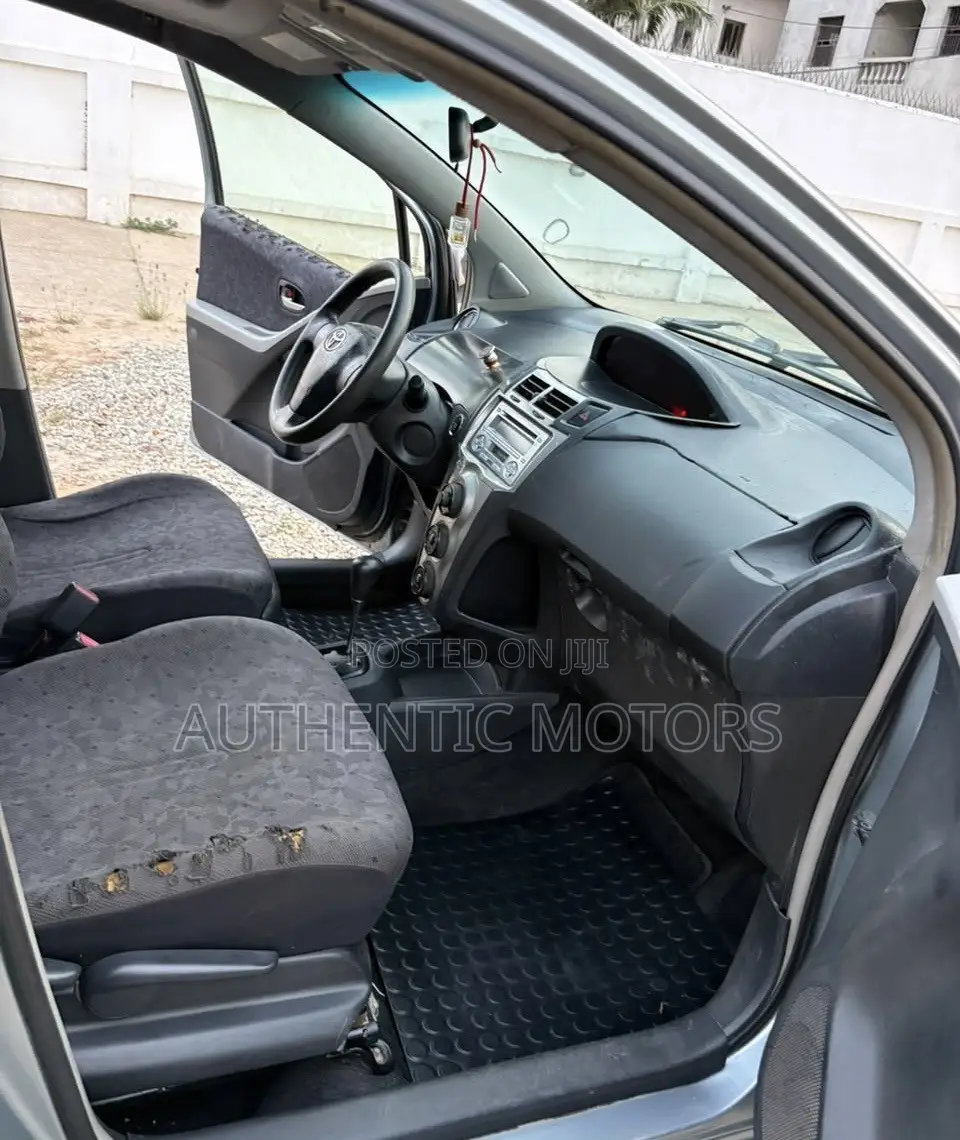 Toyota Vitz 2010 Gray