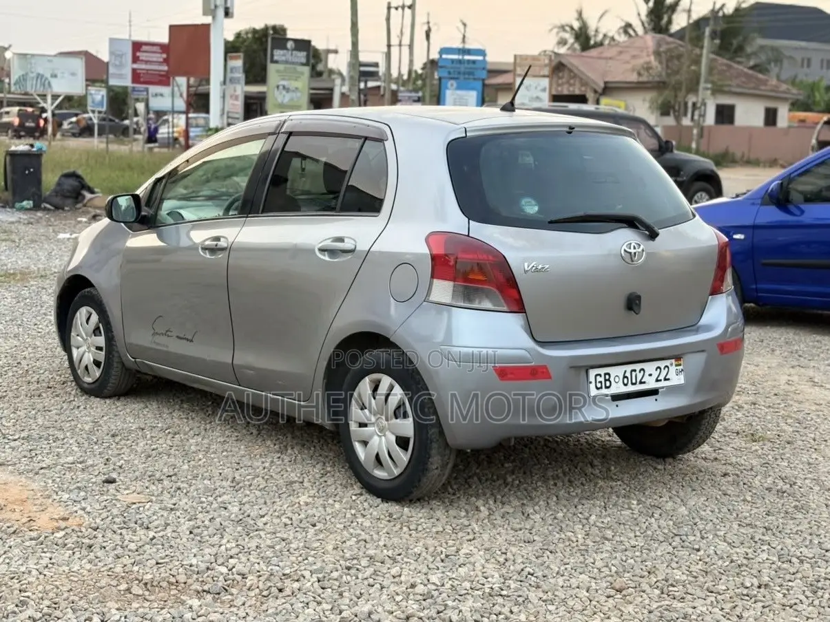 Toyota Vitz 2010 Gray