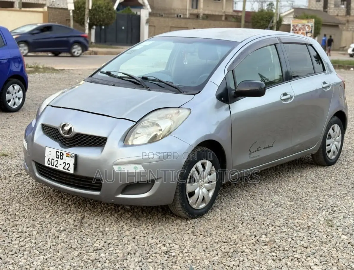 Toyota Vitz 2010 Gray