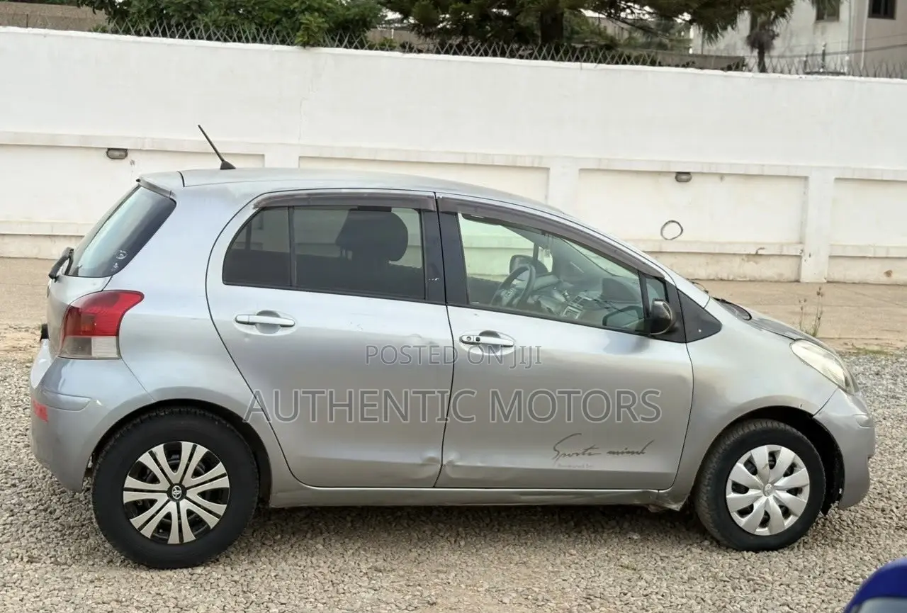 Toyota Vitz 2010 Gray