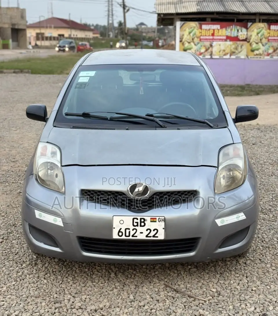 Toyota Vitz 2010 Gray